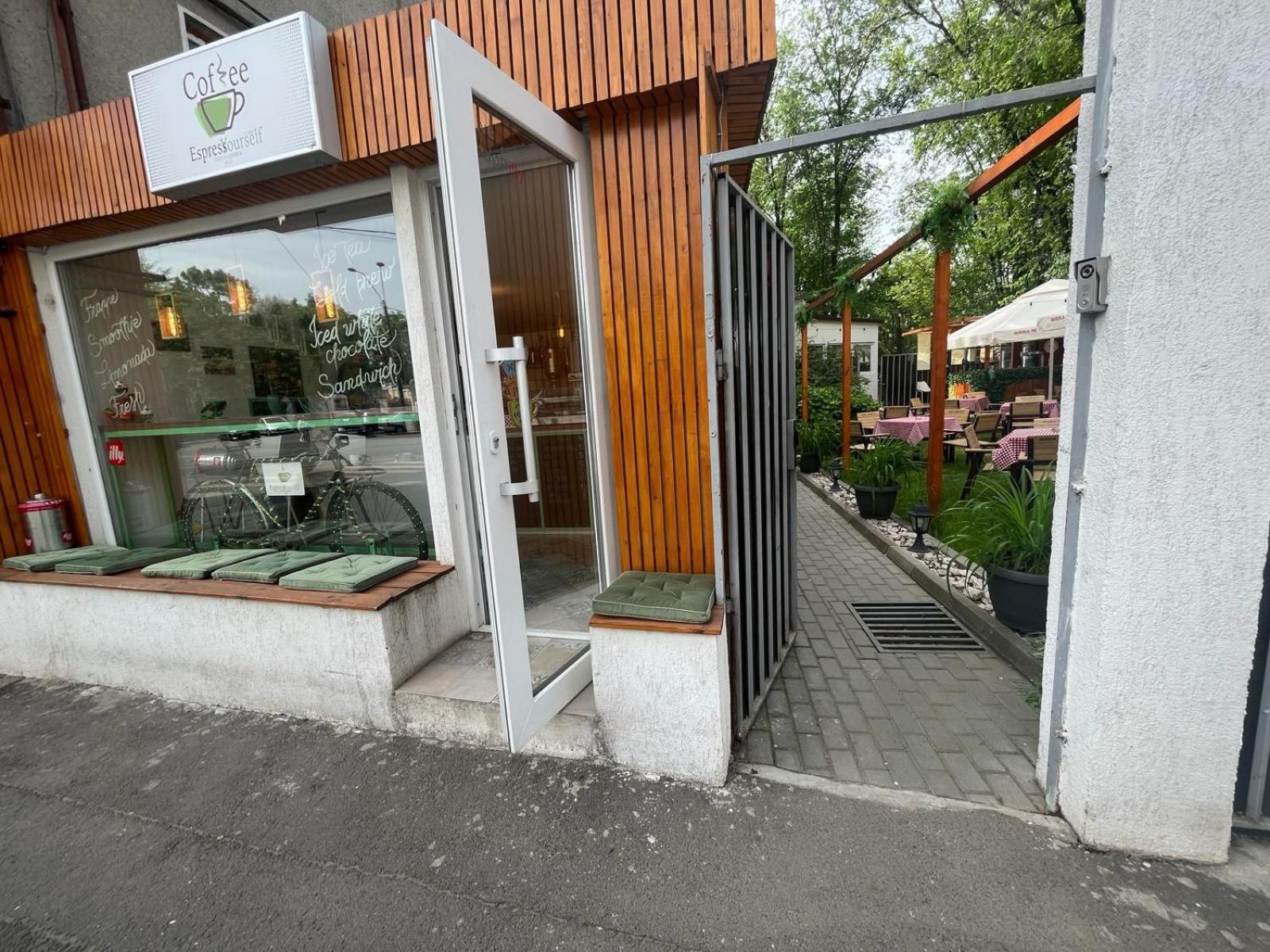 House Of Tourists Garden And More Bucareste Exterior foto